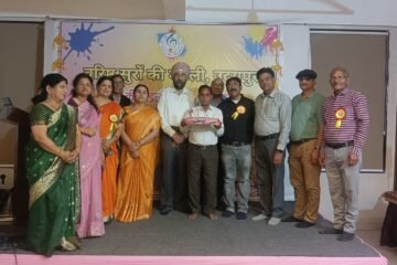 वरिष्ठ सुरों की मण्डली द्वारा गीतों की फुहार के साथ होली मिलन समारोह आयोजित