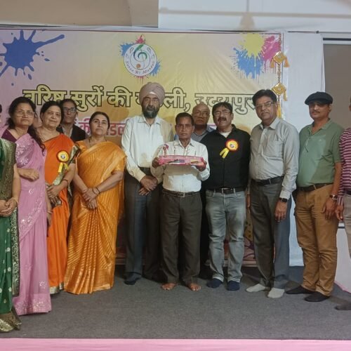 वरिष्ठ सुरों की मण्डली द्वारा गीतों की फुहार के साथ होली मिलन समारोह आयोजित