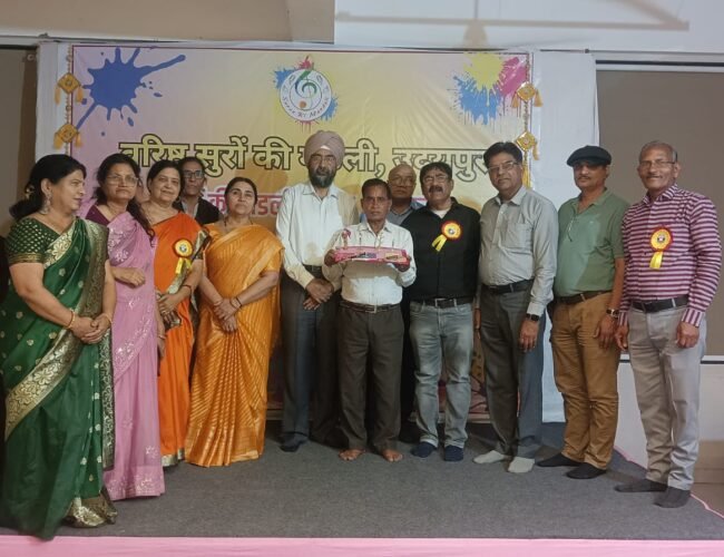 वरिष्ठ सुरों की मण्डली द्वारा गीतों की फुहार के साथ होली मिलन समारोह आयोजित