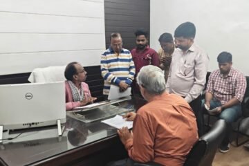 सांसद डॉ रावत की जनसुनवाई: टी मर्चेेन्ट एसोसिएशन ने कृषक कल्याण फीस हटाने की मांग की, रेल विस्तार के सुझाव आए