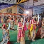 नववर्ष महोत्सवः शस्त्र पूजन, कन्या पूजन और ’दशावतार’ नृत्य नाटिका के साथ संपन्न हुआ भव्य ’सशस्त्र गरबा’