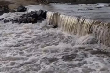 मादडी बांध के खोले गेट, तीनों बांधो का पानी पहुंच रहा है झीलों में