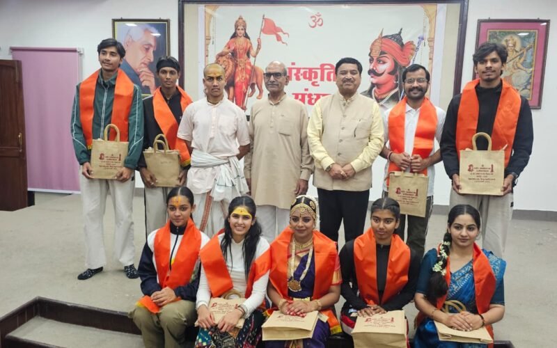 योगनृत्य में किया विभिन्न योगासनों का प्रदर्शन