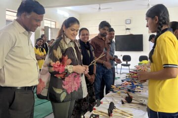 पेपर से बनी टॉयज, दिलों में बसी खुशियां महात्मा गांधी स्कूल में आर्ट वर्कशॉप का  समापन