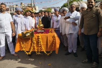 डांगी समाज ने श्री धर्मराज बावजी मंदिर पर चढ़ाया स्वर्ण कलश