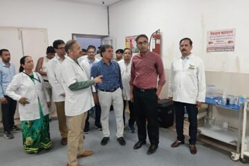 जिला कलक्टर ने किया आरएनटी परिसर का दौरा