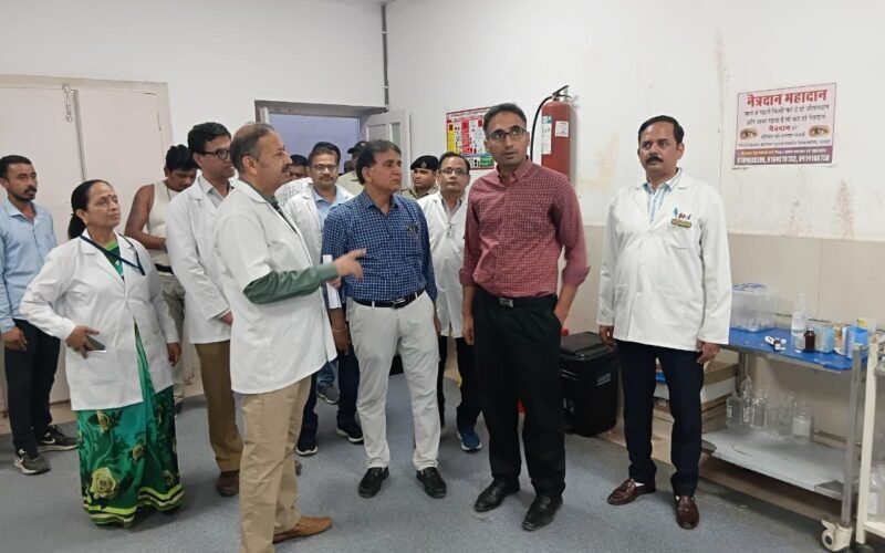 जिला कलक्टर ने किया आरएनटी परिसर का दौरा