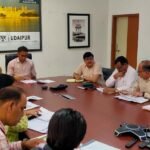 फ्लैगशिप योजनाएं सरकार की सर्वोच्च प्राथमिकता, क्रियान्वयन में दिखाएं गंभीरता – जिला कलक्टर