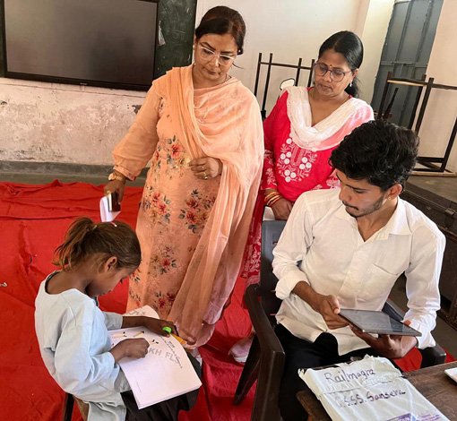 लगभग 6000 विद्यार्थियों का टेब के माध्यम से परखा गया बुनियादी साक्षरता एवं संख्यात्मक कौशल