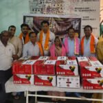 खुशियों को सेवा से जोड़ा, नागदा परिवार की अनूठी पहल, मरीजों को वितरित किए फल