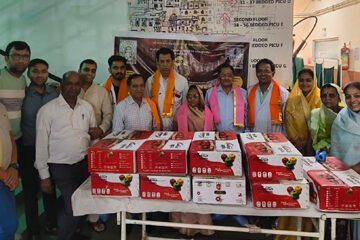 खुशियों को सेवा से जोड़ा, नागदा परिवार की अनूठी पहल, मरीजों को वितरित किए फल