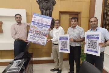 जिला कलक्टर ने किया युवा संबल मेले का पोस्टर विमोचन