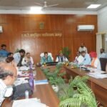 संभागीय आयुक्त की अध्यक्षता में हुई आरएनटी मेडिकल कॉलेज की आरएमआरएस बैठक