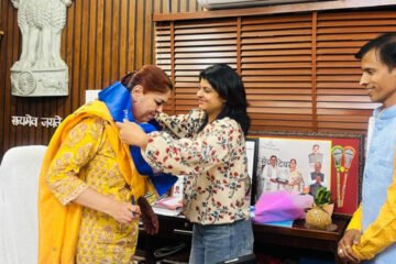 उदयपुर मंडपम के प्रस्ताव को लेकर बीसीआई उत्सव ने संभागीय आयुक्त को सौंपा ज्ञापन