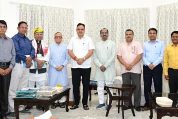 मुख्यमंत्री ने ली संसदीय संकुल परियोजना की समीक्षा बैठक, सांसद डॉ रावत ने पेश की संकुल की प्रगति रिपोर्ट