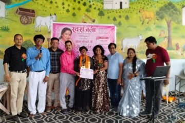 स्वरांजलि म्यूजिक ग्रुप ने दी आशा दीदी को श्रद्धांजलि