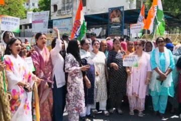 पंचायतीराज चुनाव करवाने की मांग को लेकर कांग्रेस का प्रदर्शन