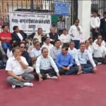 हाईकोर्ट बैंच की मांग का लेकर अधिवक्ताओं ने किया न्यायिक कार्यो का बहिष्कार