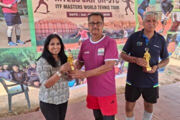 डाॅ. दीपांकर ने टेनिस के जीते दोहरे खिताब