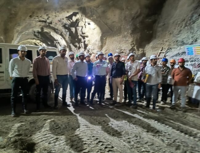 देवास तृतीय बांध से पूर्व निर्मित अकोदडा बांध तक निर्मित होने वाली सुरंग का लिया जायजा