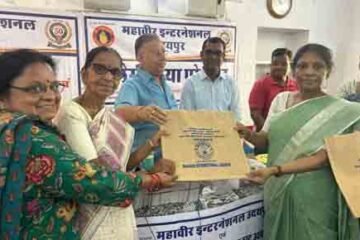 आरोग्य प्रोजेक्ट के तहत स्वास्थ्य जागरूकता कार्यक्रम, थेलेसीमिया प्रोजेक्ट एवं सेनेट्री नेपकिन वितरण