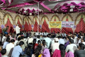 सायरा पंचायत समिति की ग्राम पंचायत ब्राह्मणों का कलवाणा में जमी जिला कलेक्टर की रात्रि चौपाल