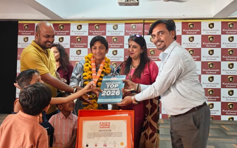 आंखों पर पट्टी, दिमाग में कमालः उदयपुर के तन्मय दरक ने एशिया बुक ऑफ रिकॉर्ड्स में दर्ज कराया नाम