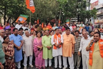 बंगाल पांडिचेरी असम में ऐतिहासिक विजय पर भाजपा कार्यकर्ताओं ने मनाया भव्य विजय उत्सव