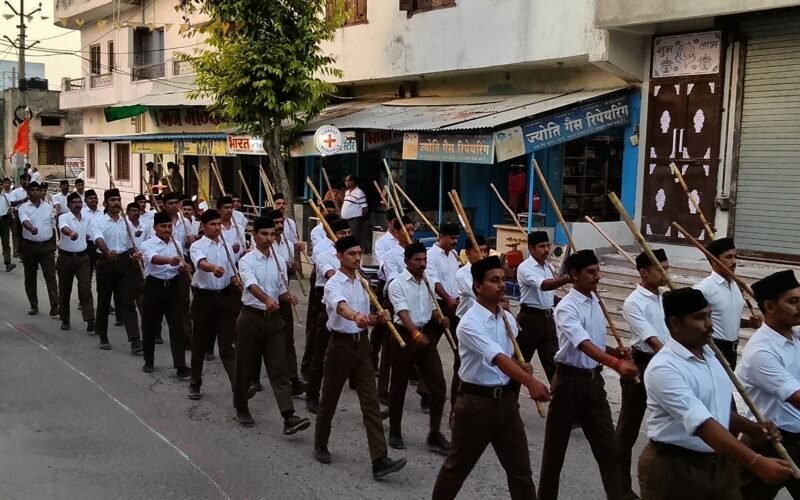 फतहनगर में स्वयंसेवकों का भव्य पथ संचलन, दिखा अनुशासन और राष्ट्रभावना