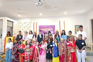 अभिव्यक्ति” में तीसरे दिन प्रतिभाओं का महाकुंभ, संगीत-नाट्य और बौद्धिक प्रस्तुतियों ने मोहा मन