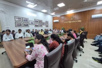आरएनटी में अधिकारियों -कर्मचारियों को दिया स्वगणना प्रशिक्षण