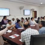 साप्ताहिक समीक्षा बैठक में जिला कलेक्टर की गहन समीक्षा, लंबित प्रकरणों के शीघ्र निस्तारण पर जोर