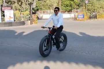 पैदल और साईकिल से कोर्ट पहुंचे न्यायाधीश
