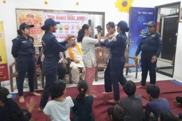 शिविर में आत्म रक्षा प्रशिक्षण के साथ स्वर्ण प्राशन संस्कार भी हुआ