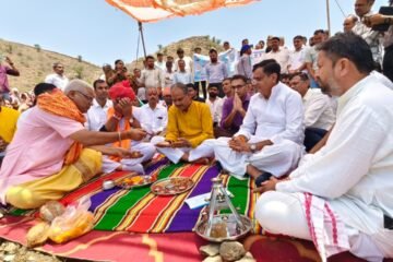 प्रभारी मंत्री हेमंत मीणा ने नांदेश्वर तालाब पर किया जलपूजन, दिलाई जल संरक्षण की शपथ