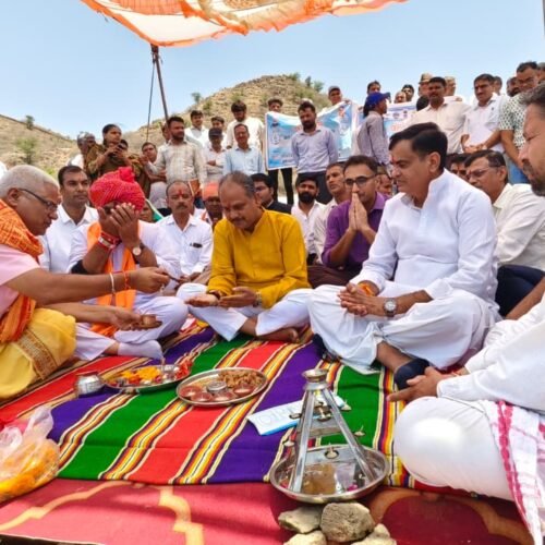 प्रभारी मंत्री हेमंत मीणा ने नांदेश्वर तालाब पर किया जलपूजन, दिलाई जल संरक्षण की शपथ