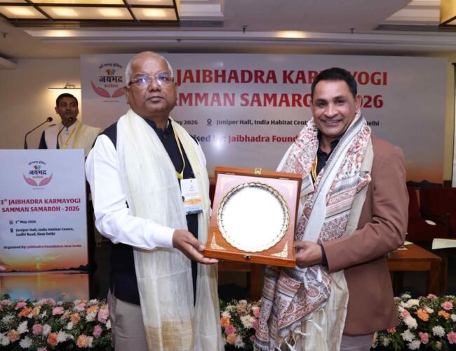 राष्ट्रीय कर्मयोगी अवार्ड से सम्मानित हुए आरएएस अधिकारी मुकेश कुमार