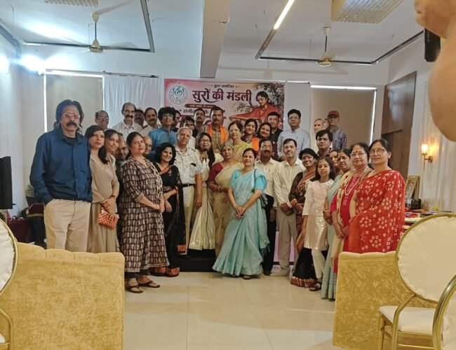 माँ के गीतों से गूंजा सुरों की मंडली का मंच, भावुक हुआ पूरा माहौल : मुकेश माधवानी