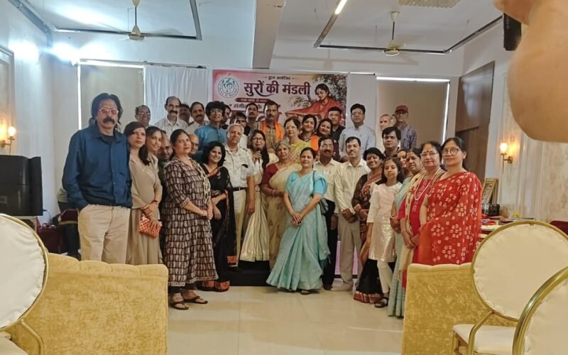 माँ के गीतों से गूंजा सुरों की मंडली का मंच, भावुक हुआ पूरा माहौल : मुकेश माधवानी