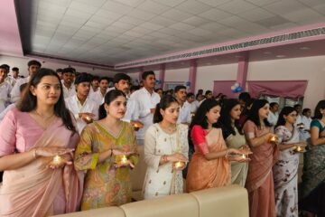 कैंडल जलाकर मानव सेवा की ली शपथ, नुक्कड़ नाटक से दिया बेटी बचाओ-बेटी पढ़ाओ का संदेश