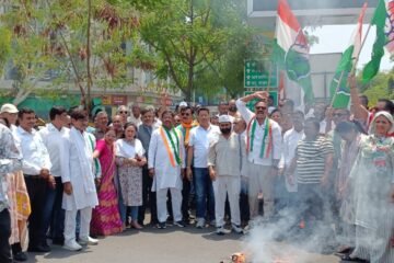 नीट पेपरलीक को लेकर उदयपुर देहात व शहर कांग्रेस ने किया विरोध प्रदर्शन