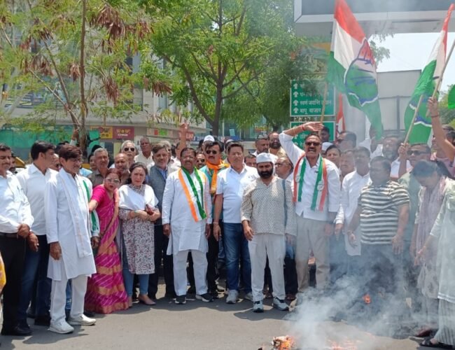 नीट पेपरलीक को लेकर उदयपुर देहात व शहर कांग्रेस ने किया विरोध प्रदर्शन