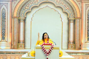 परिवर्तनशील शारीरिक धर्मों से ऊपर उठकर आत्मा के शाश्वत धर्म को पहचानना ही मानव जीवन का परम लक्ष्य: रासेश्वरी देवी जी