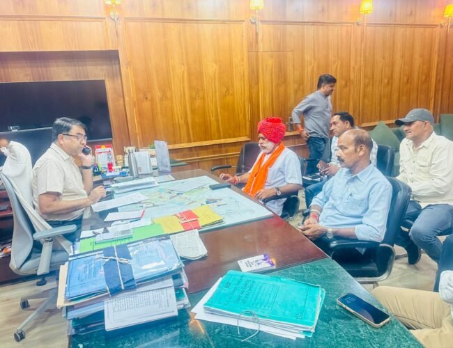 ग्रामीण क्षेत्र में विकास कार्यों को लेकर विधायक फूलसिंह मीणा ने यूडीए सचिव से की मुलाकात