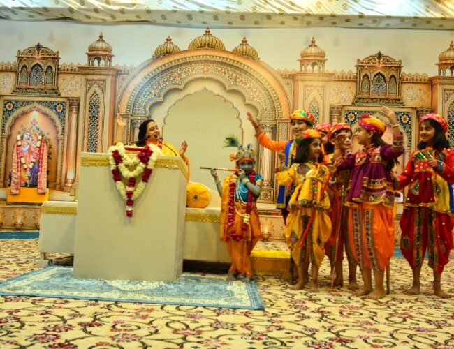 उदयपुर में रासेश्वरी देवी जी ने सुनाया श्रीमद्भागवत का आध्यात्मिक रहस्य