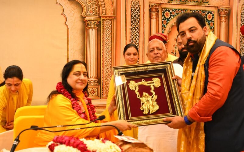 दंभ का त्याग और अनन्य शरणागति ही भगवत्प्राप्ति का साधन : रासेश्वरी देवी जी, नौ दिवसीय भागवत कथा का भव्य विश्राम