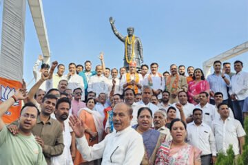 पूर्व उपराष्ट्रपति शेखावत की 16वीं पुण्यतिथि पर भाजपा कार्यकर्ताओं ने किया नमन