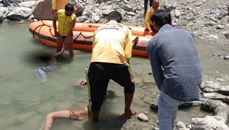 खदान में भरे पानी में डूबे दो चचेरे भाई, क्षेत्र में शोक