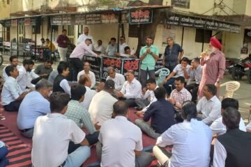 अधिवक्ताओं ने राज्यसभा सांसद गरासिया के बयान पर जताया रोष, किया निंदा प्रस्ताव पारित