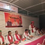 संध्या  चौपाल   में जम रहे लोक रंग